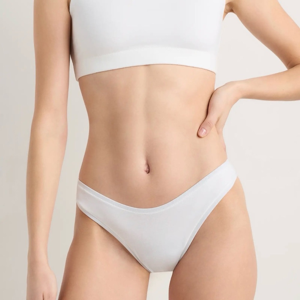 Quince Organic Cotton  White Thong Size Small 585